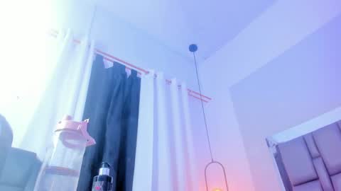 Snapshot of emily_gil1 chatting on 03-05-25, 04:24 Emi online show from 03-05-25, 04:24