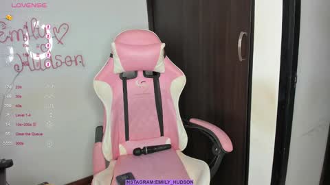 Snapshot of emily_huddson_ chatting on 12-22-24, 06:04 independet model online show from 12-22-24, 06:04