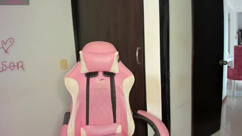 Snapshot of emily_huddson_ chatting on 12-25-24, 04:32 independet model online show from 12-25-24, 04:32