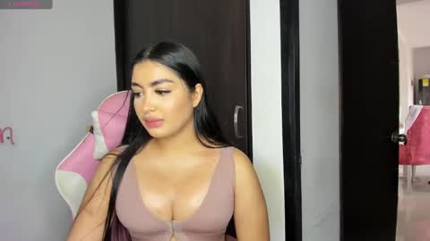 Snapshot of emily_huddson_ chatting on 02-01-25, 07:23 independet model online show from 02-01-25, 07:23