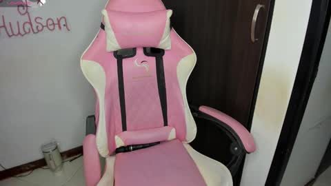 Snapshot of emily_huddson_ chatting on 02-18-25, 10:14 independet model online show from 02-18-25, 10:14