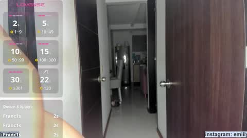 Snapshot of emily_huddson_ chatting on 10-21-25, 11:05 independet model online show from 10-21-25, 11:05