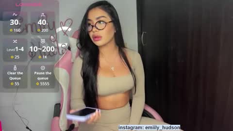 Snapshot of emily_huddson_ chatting on 10-28-25, 03:21 independet model online show from 10-28-25, 03:21