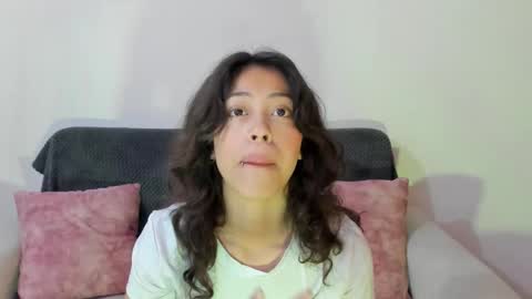 Snapshot of emily_jonessxx chatting on 12-15-25, 01:48 emily online show from 12-15-25, 01:48