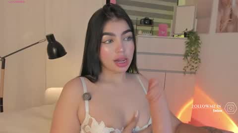 EmilyKenner  Independent model  online show from 05-25-26, 11:27