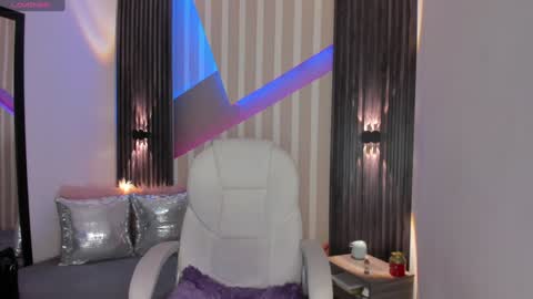 Emily online show from 01-24-25, 03:55