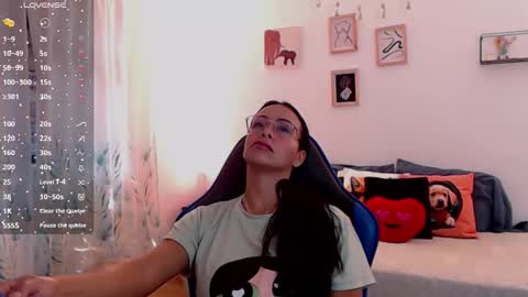 Snapshot of emily_leroy571240 chatting on 10-24-25, 12:01 emily leroy. online show from 10-24-25, 12:01