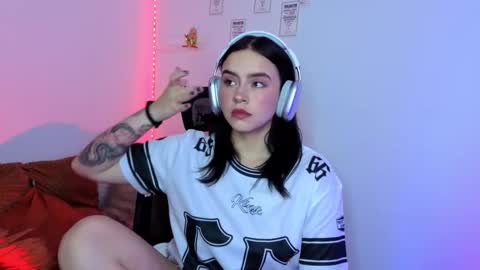 Snapshot of emily_lindey_ chatting on 02-11-26, 04:17 Emily Lindey online show from 02-11-26, 04:17