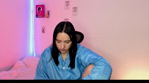 Emily Lindey online show from 05-14-26, 04:52