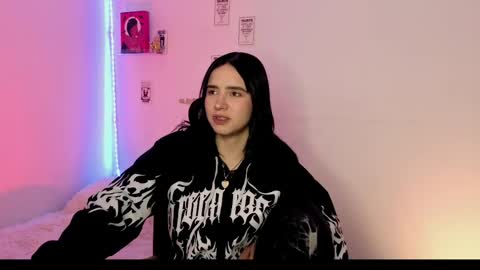 Emily Lindey online show from 05-15-26, 04:19