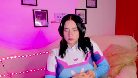 Emily Lindey online show from 05-28-26, 06:00