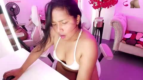 Snapshot of emily_milleers chatting on 03-03-26, 07:42 EMILY. online show from 03-03-26, 07:42