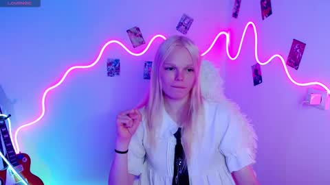 Snapshot of emily_nyaffe chatting on 10-03-25, 11:57 Lia online show from 10-03-25, 11:57