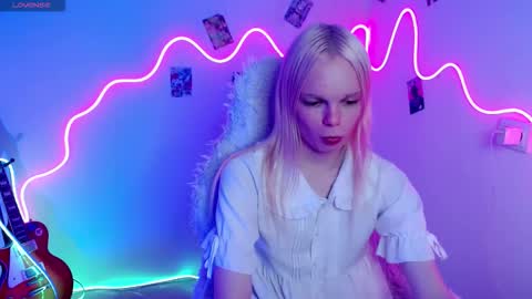 Snapshot of emily_nyaffe chatting on 10-13-25, 11:21 Lia online show from 10-13-25, 11:21