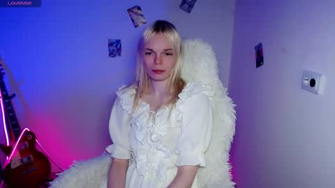 Lia online show from 12-13-25, 09:09