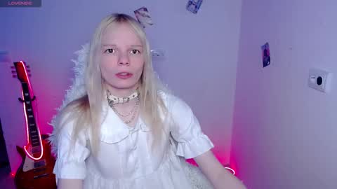 Snapshot of emily_nyaffe chatting on 03-06-26, 10:45 Lia online show from 03-06-26, 10:45