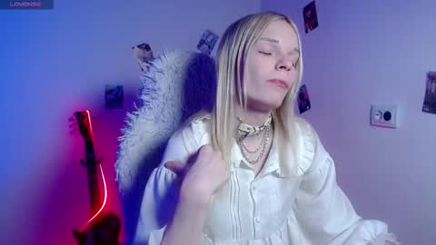 Lia online show from 03-22-26, 01:47