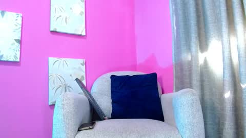 Snapshot of emily_oxx chatting on 02-28-26, 06:31 Emily online show from 02-28-26, 06:31