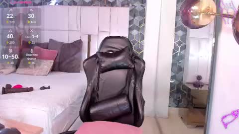 Snapshot of emily_parkss666 chatting on 06-24-26, 07:46 Emily online show from 06-24-26, 07:46