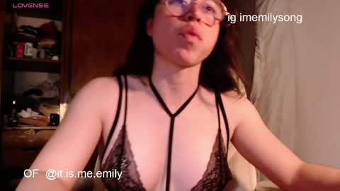 Snapshot of emily_pearl_ chatting on 05-26-26, 10:39 emily_pearl_ online show from 05-26-26, 10:39