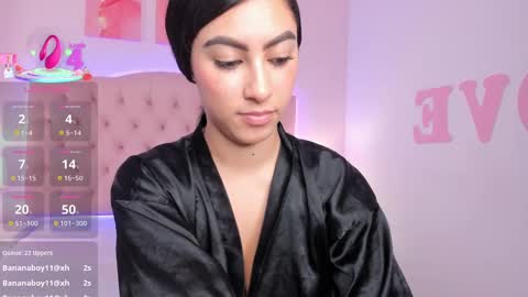 Snapshot of emily_roux chatting on 03-12-25, 11:12 EMILY online show from 03-12-25, 11:12