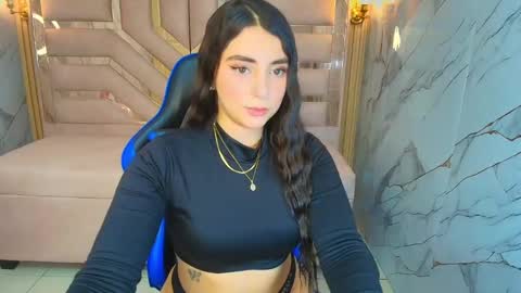 Snapshot of emily_sofia_r chatting on 11-20-25, 07:57 Emily online show from 11-20-25, 07:57