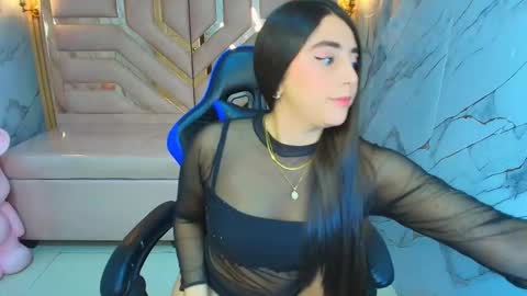 Snapshot of emily_sofia_r chatting on 12-03-25, 07:56 Emily online show from 12-03-25, 07:56