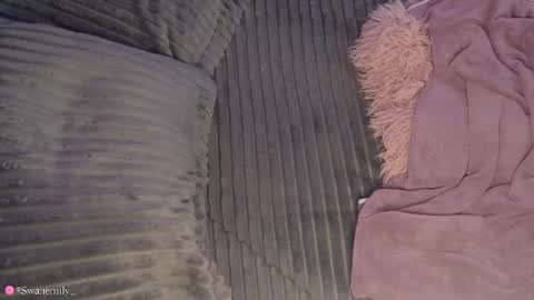 Snapshot of emily_swan_04 chatting on 12-02-24, 05:59 Emily Swan online show from 12-02-24, 05:59