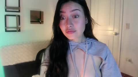 Snapshot of emily_swan_04 chatting on 02-20-25, 01:57 Emily Swan online show from 02-20-25, 01:57