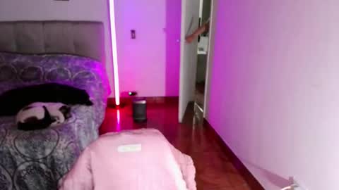 Snapshot of emily_swan_04 chatting on 11-19-25, 02:00 Emily Swan online show from 11-19-25, 02:00