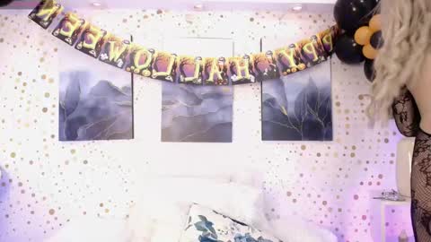 Snapshot of emily_vaughan chatting on 10-14-25, 04:57 Emily. online show from 10-14-25, 04:57