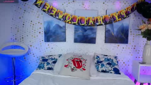 Snapshot of emily_vaughan chatting on 10-21-25, 03:29 Emily. online show from 10-21-25, 03:29