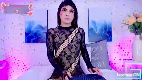 Snapshot of emily_vaughan chatting on 01-08-26, 03:42 Emily. online show from 01-08-26, 03:42