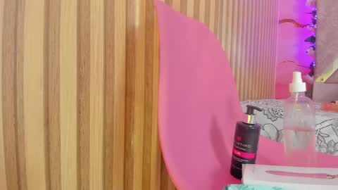 emily_velvet_ online show from 04-18-26, 06:23