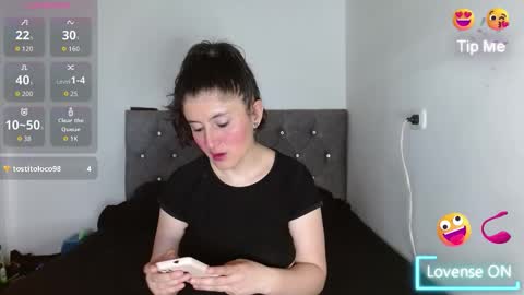 Snapshot of emily_white00 chatting on 11-18-25, 09:08 emily online show from 11-18-25, 09:08