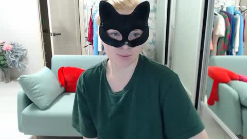 Emily online show from 03-11-26, 06:25