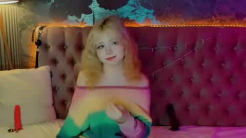 Snapshot of emilyangels chatting on 06-22-26, 08:11 Baby Emelli online show from 06-22-26, 08:11