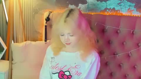Snapshot of emilyangels chatting on 07-01-26, 06:04 Baby Emelli online show from 07-01-26, 06:04