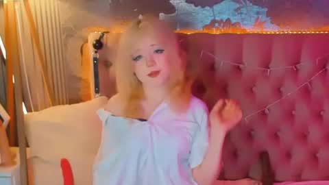 Snapshot of emilyangels chatting on 07-02-26, 06:30 Baby Emelli online show from 07-02-26, 06:30