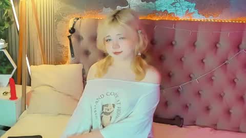 Snapshot of emilyangels chatting on 07-06-26, 08:00 Baby Emelli online show from 07-06-26, 08:00