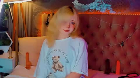 Snapshot of emilyangels chatting on 07-09-26, 06:50 Baby Emelli online show from 07-09-26, 06:50