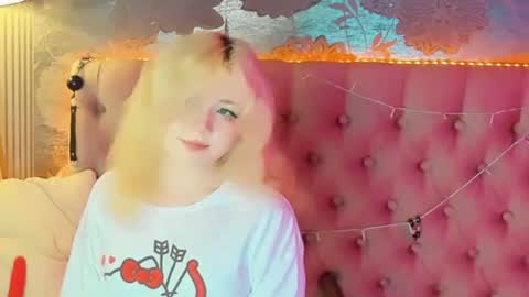 Snapshot of emilyangels chatting on 07-12-26, 06:37 Baby Emelli online show from 07-12-26, 06:37