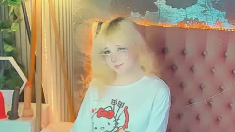 Snapshot of emilyangels chatting on 07-23-26, 08:01 Baby Emelli online show from 07-23-26, 08:01