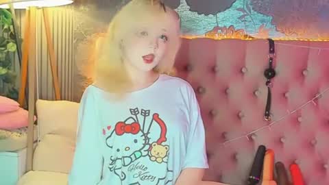 Snapshot of emilyangels chatting on 08-04-26, 05:54 Baby Emelli online show from 08-04-26, 05:54