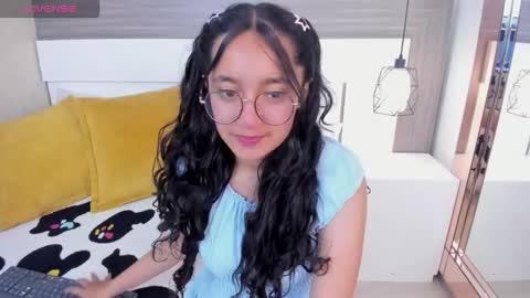 Snapshot of emilyblussh chatting on 03-07-26, 07:44 Emily Bluush online show from 03-07-26, 07:44