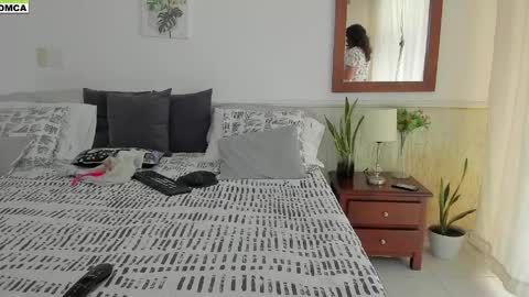 Snapshot of emilyboobs_ chatting on 04-05-26, 12:46 Emily online show from 04-05-26, 12:46