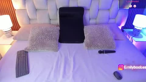 Snapshot of emilyboobss chatting on 10-01-25, 05:46 Emily online show from 10-01-25, 05:46