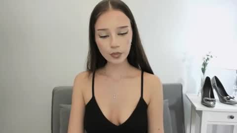 EmilyCharming online show from 09-18-25, 06:10