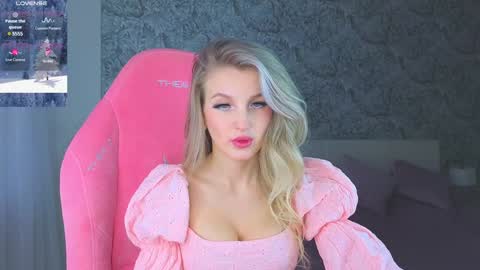 Snapshot of emilydancee chatting on 02-06-25, 05:03 emilydancee online show from 02-06-25, 05:03