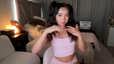 Snapshot of emilyfawn chatting on 05-25-26, 04:07 emilyfawn online show from 05-25-26, 04:07